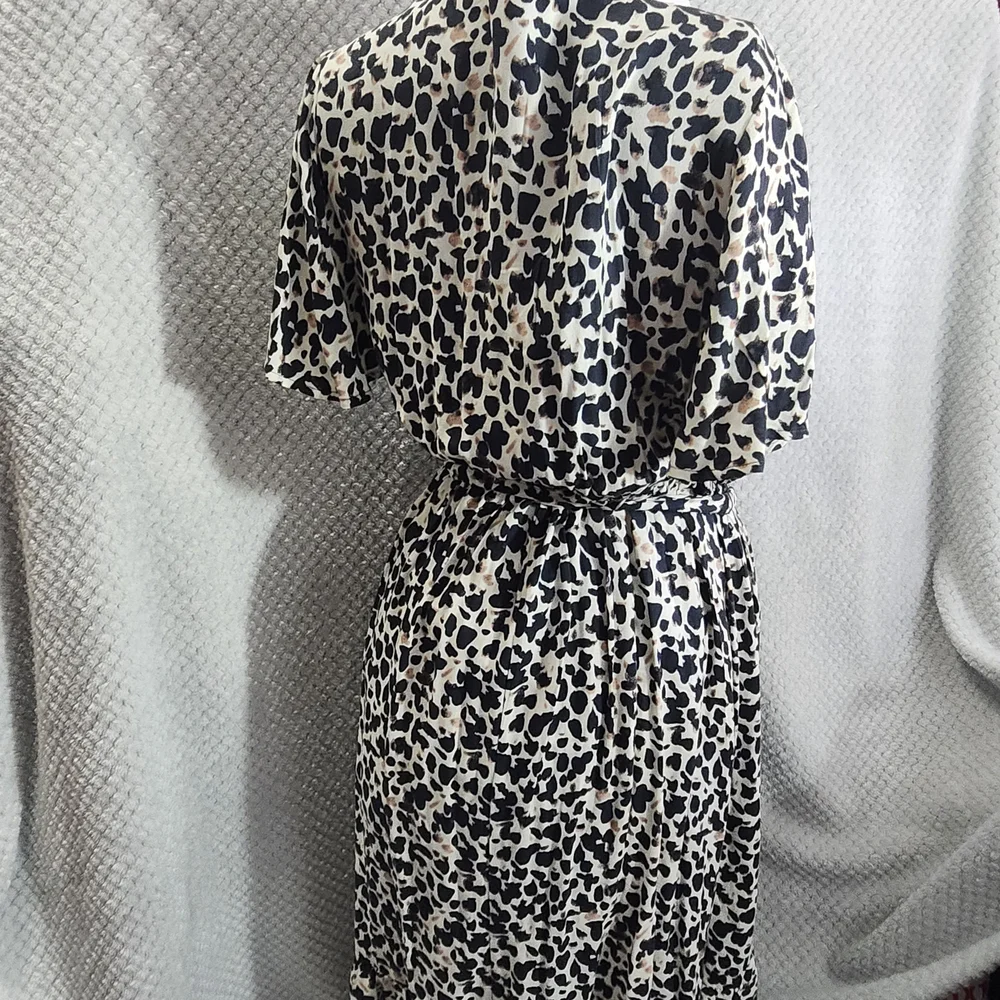 Leopard Print Wrap Dress - Picture 4 of 7